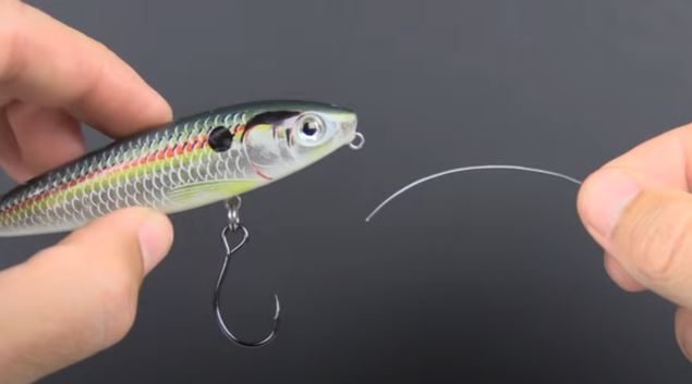 Connect leader to hook for Bass 